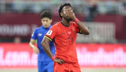 开云手机客户端-费南多丢点无奈表现不佳 抢罚任意球违反战术纪律