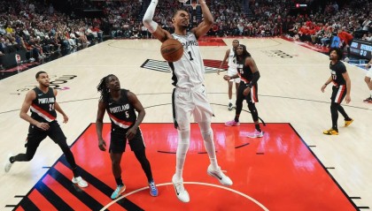 开云中国官网-多项数据创新低，季后赛4场仅8分，33岁老将，真要让位年轻人了