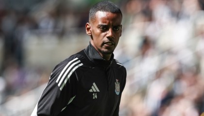 开云体育App-缺席英超首轮！纽卡主帅：我希望伊萨克合练、出场，但情况没改变