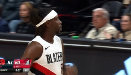 开云手机客户端-廉颇老矣？霍勒迪背运上篮&amp;连中三分球 个人独得8分追上比分