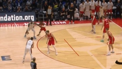 开云手机客户端-末节包揽最后11分 詹姆斯再救美国队无愧旗手之名