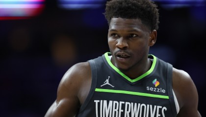 开云体育App-继续刷新纪录！爱德华兹砍10854分 25岁以下后卫历史得分榜第一