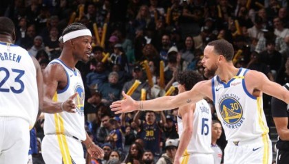 开云中国官网-36岁库里复苏轰40+创神迹，巴特勒定律助勇士冲冠？