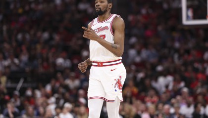 kaiyun-老而弥坚！杜兰特本季高效场均26+5.5+4.8&amp;三项命中率52%/41%/87%